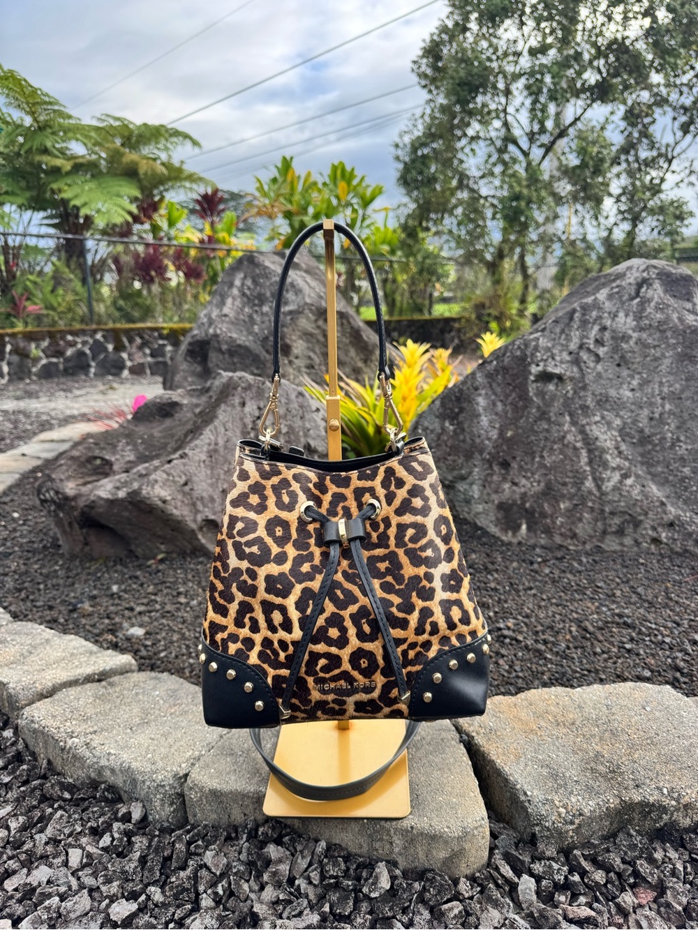 Michael Kors Leopard Print StuddeMichael Kors Leopard Print Studded Shoulder Bag